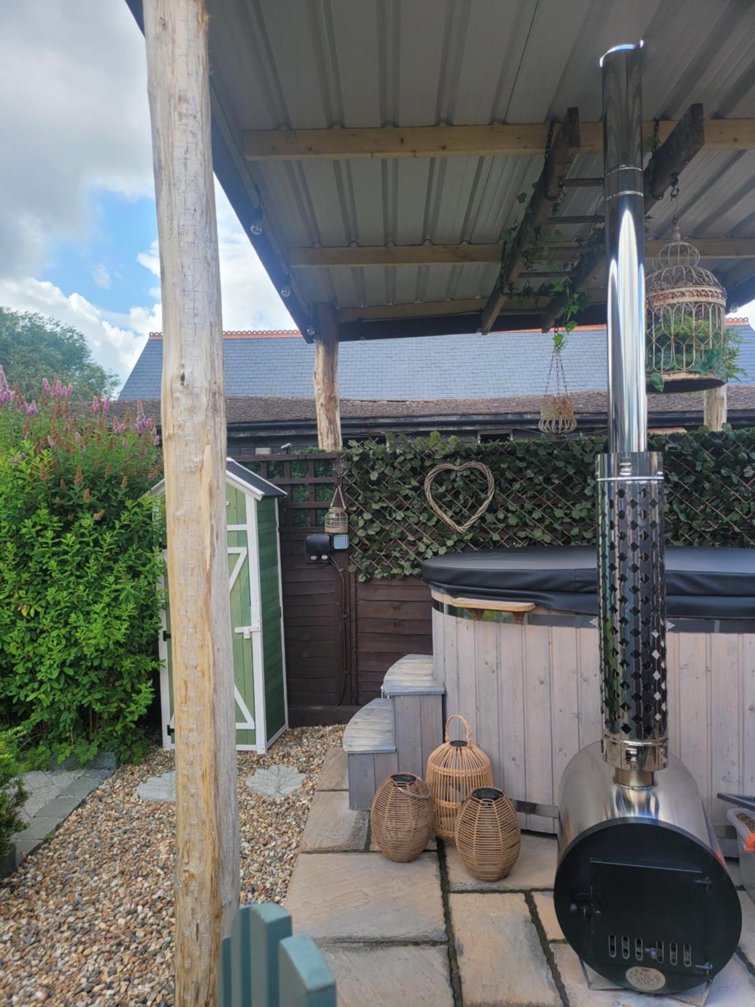 Birch Cottage With Private Wood Fire Hot Tub Harrietsham Exterior foto